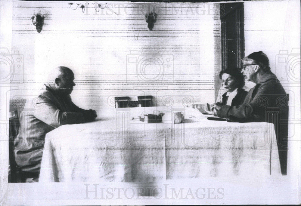 1957 Press Photo Eleanor Roosevelt Talks Communist Party Head Nikita Khrushchev - Historic Images