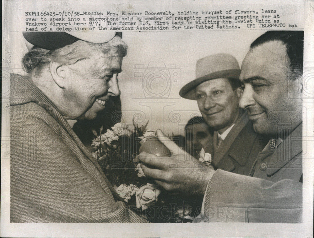 1958 Press Photo Eleanor Roosevelt Vnukovo Airport United Nations Soviet Union - Historic Images