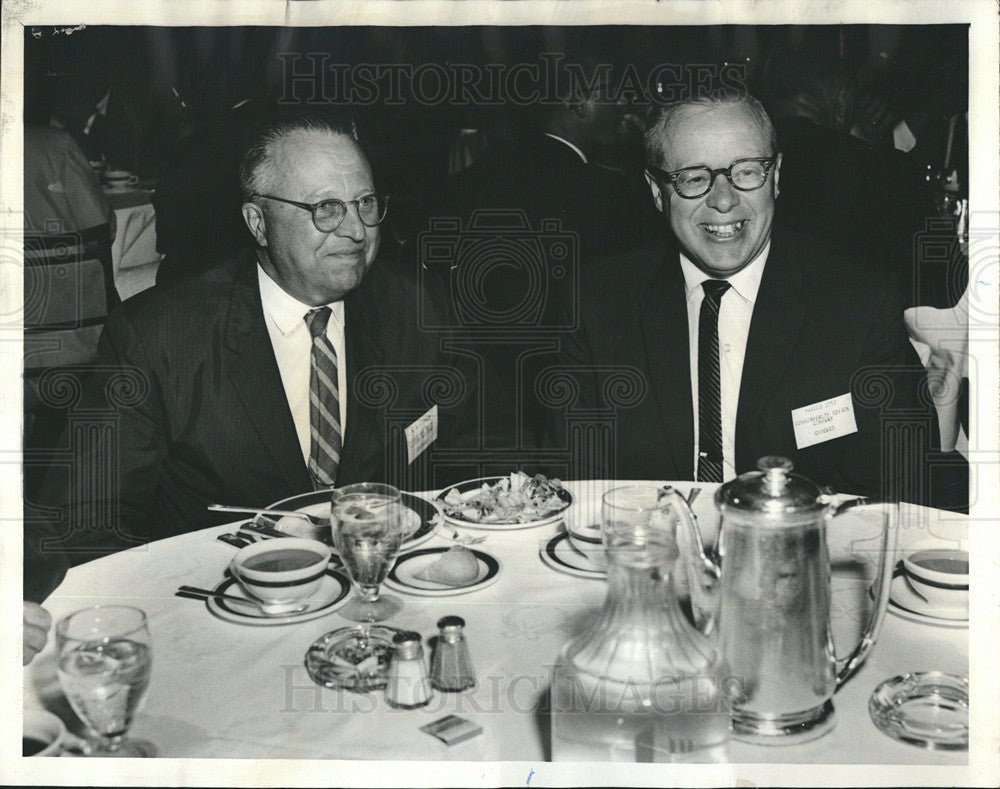 1964 Press Photo M.B. Lithgow &amp; Harold G. Otto Illinois State Commerce Chamber - Historic Images