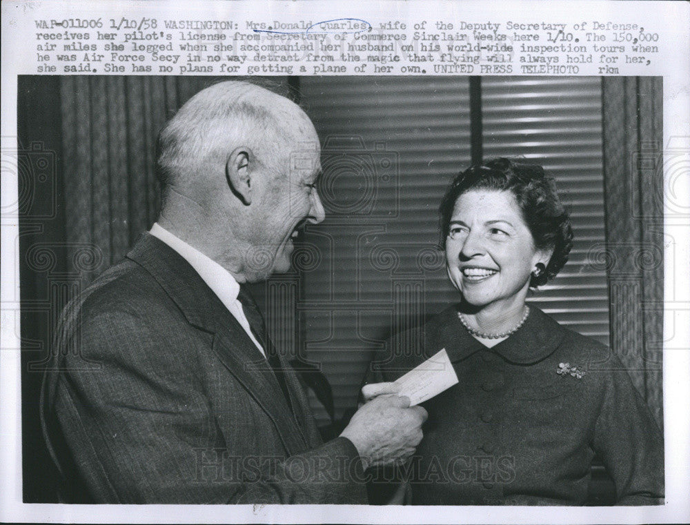 1958 Press Photo Mrs. Donald Quarles Receives Pilot License From Sinclair Weeks - Historic Images