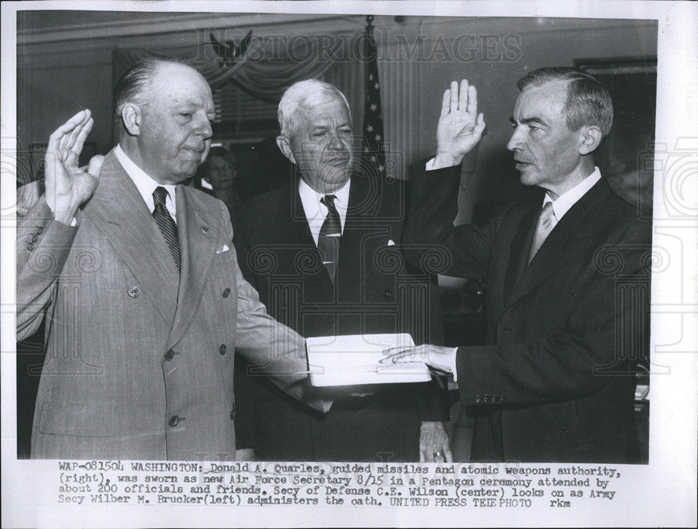 1955 Press Photo Donald A. Quarles Sworn In As Air Force Secretary In Pentagon - Historic Images