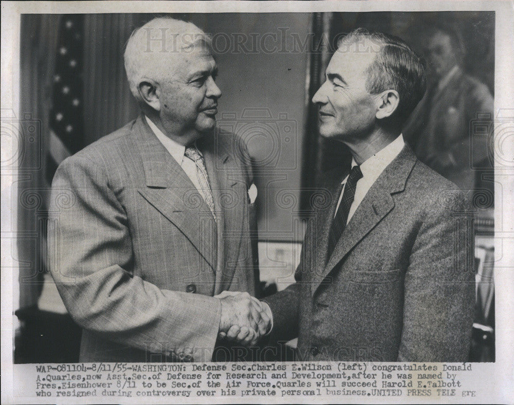 1955 Press Photo Sec. of defense Charles Wilson Congratulates Donald Quarles. - Historic Images