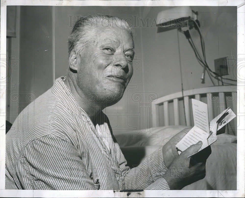 1958 Press Photo John Quinn goes over some of his mail at VA Research Hospital. - Historic Images