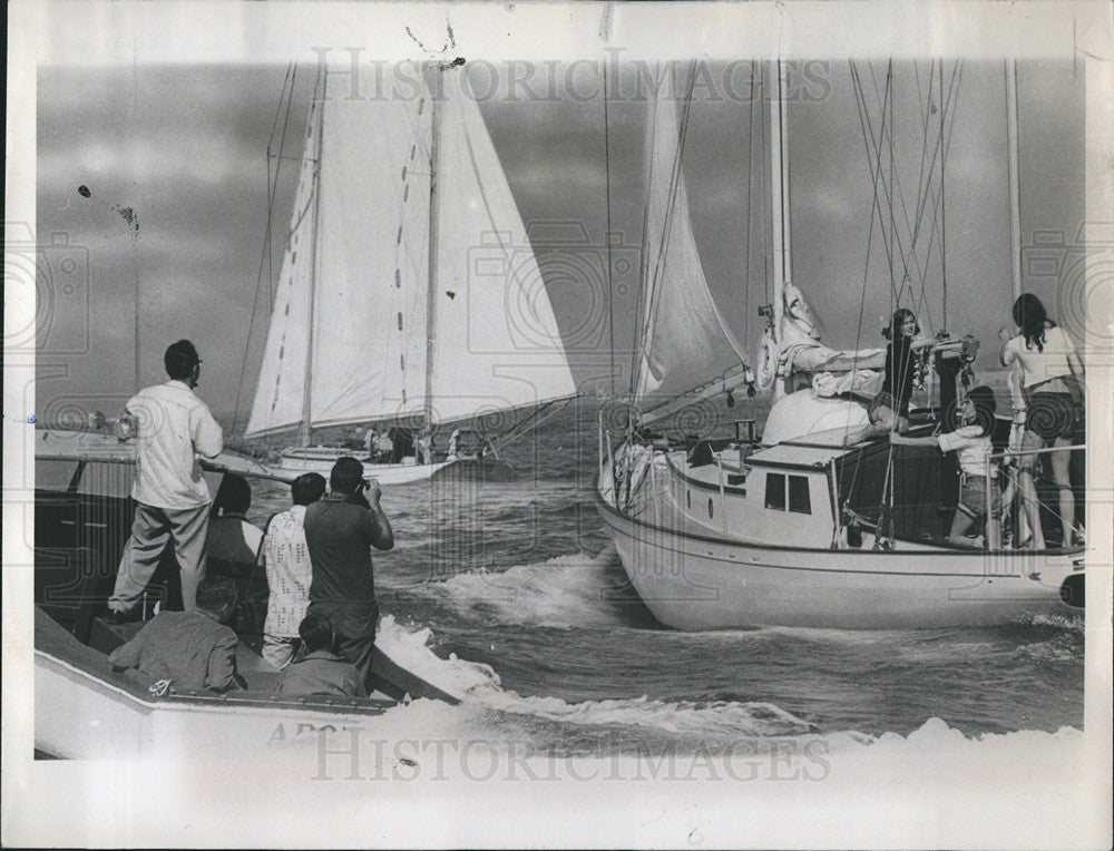 1964 Press Photo Rounding Diamond Head, the Neophyte runs into a fantastic fleet - Historic Images