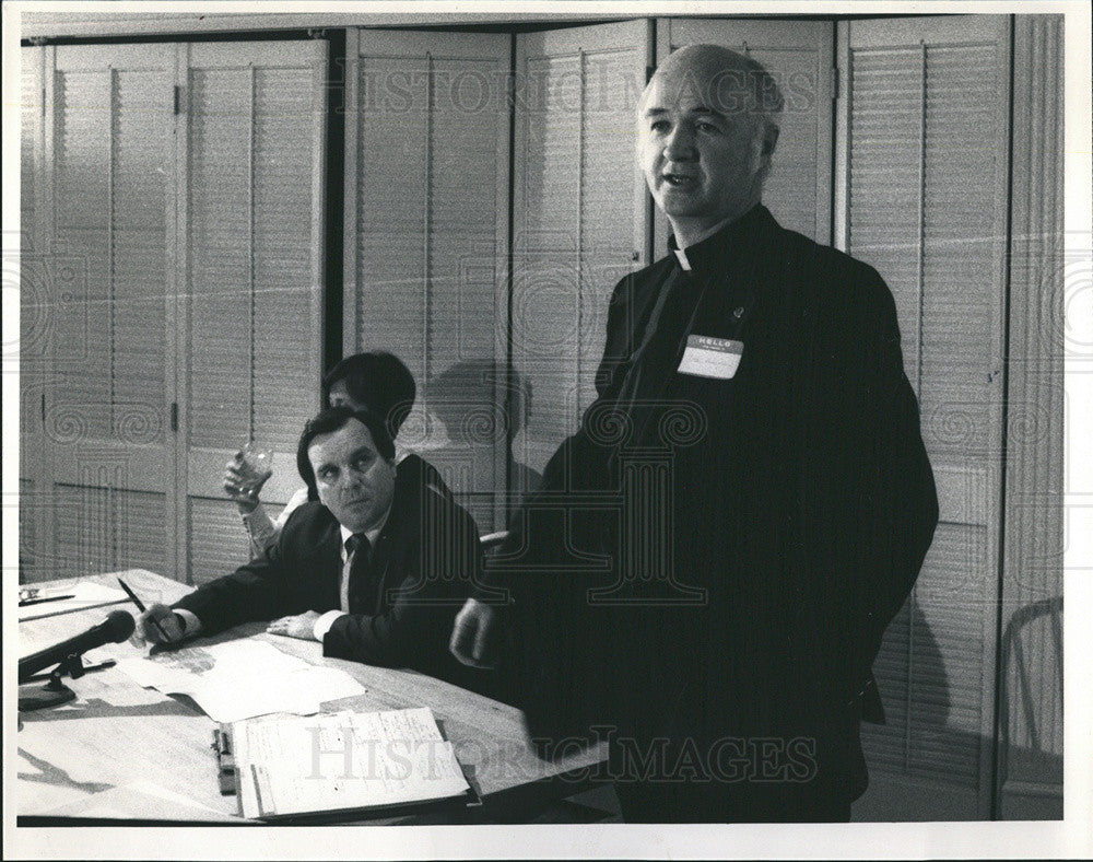 1984 Press Photo of  Rev Gavin Quinn talks about Surviving family homicide. - Historic Images