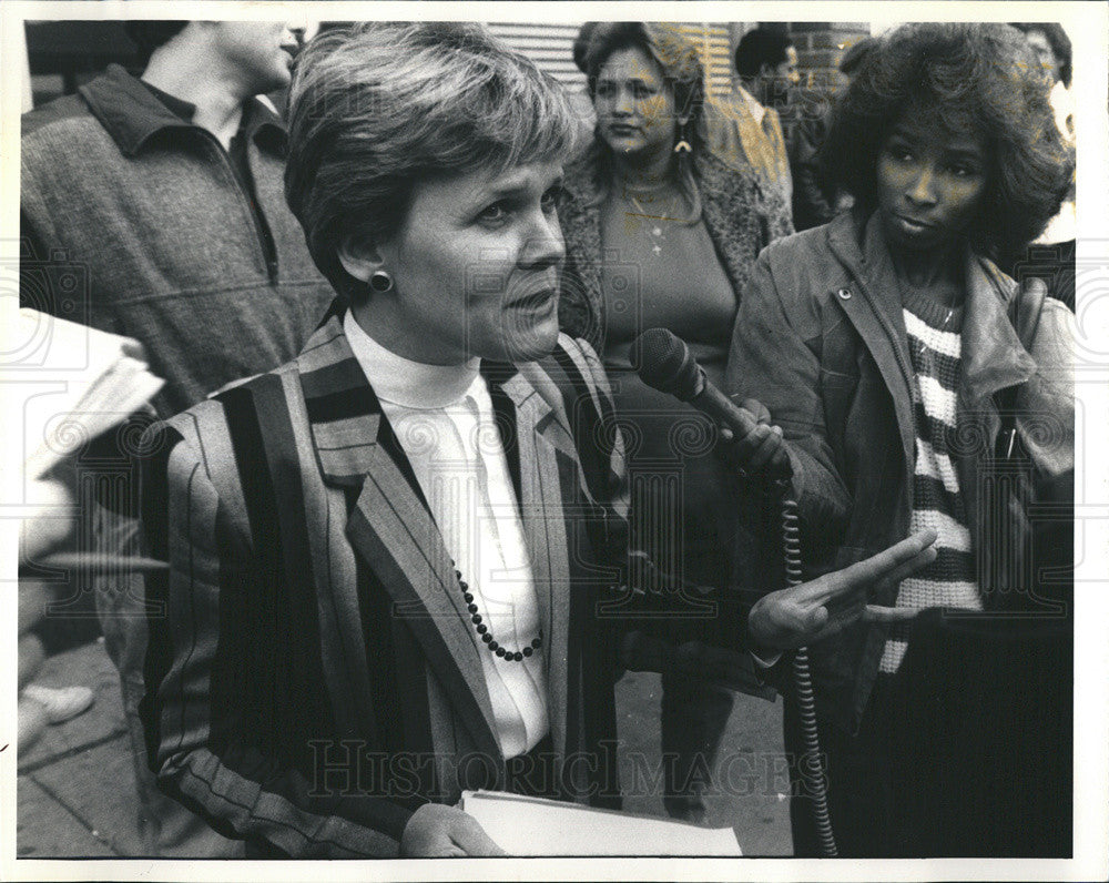 1967 Press Photo Jeanne Quinn announces for Clerk of County Court. - Historic Images