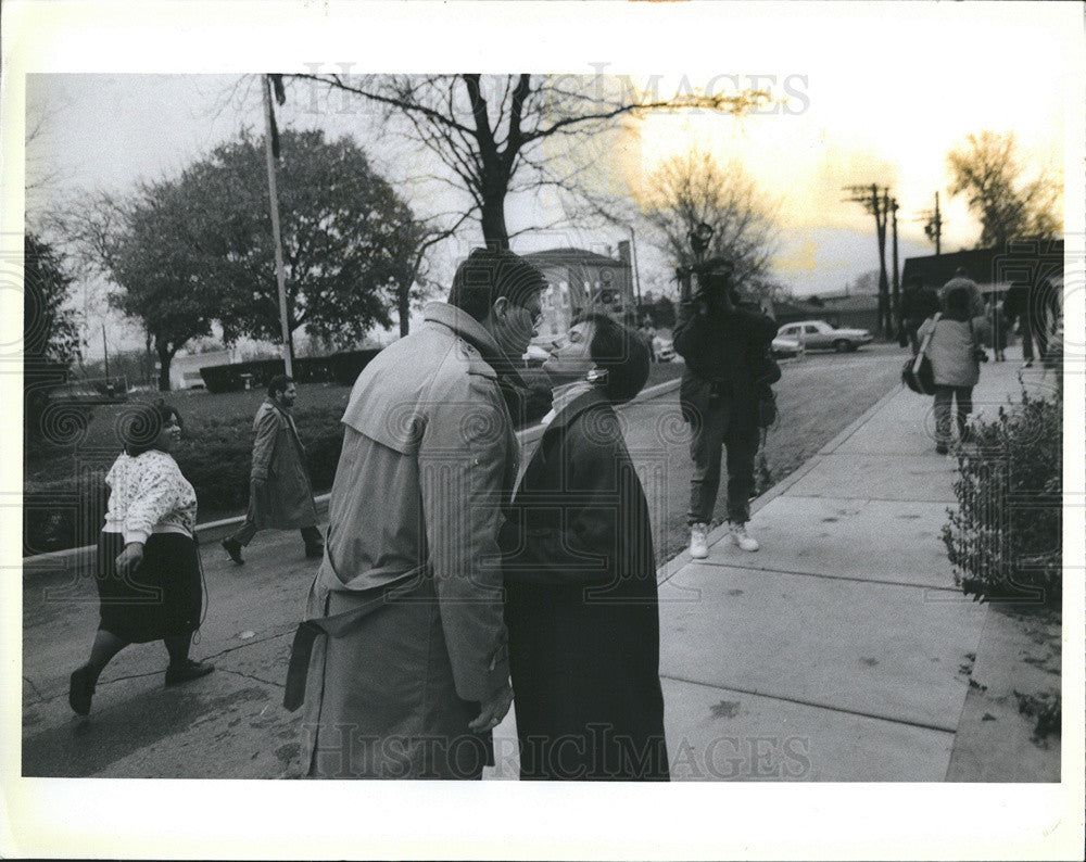 Press Photo Aurelia Pucinski, Democratic candidate kiss her husband J. Ketheley. - Historic Images