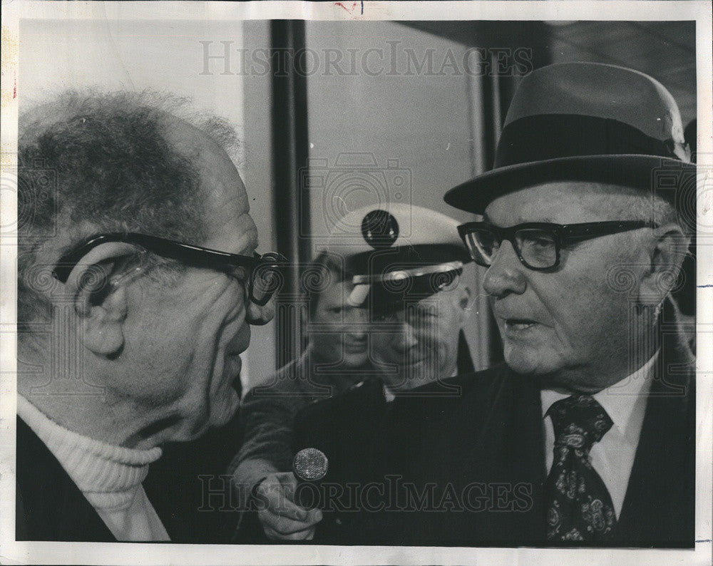 1975 Press Photo Chicago Fire Commissioner Robert J Quinn - Historic Images