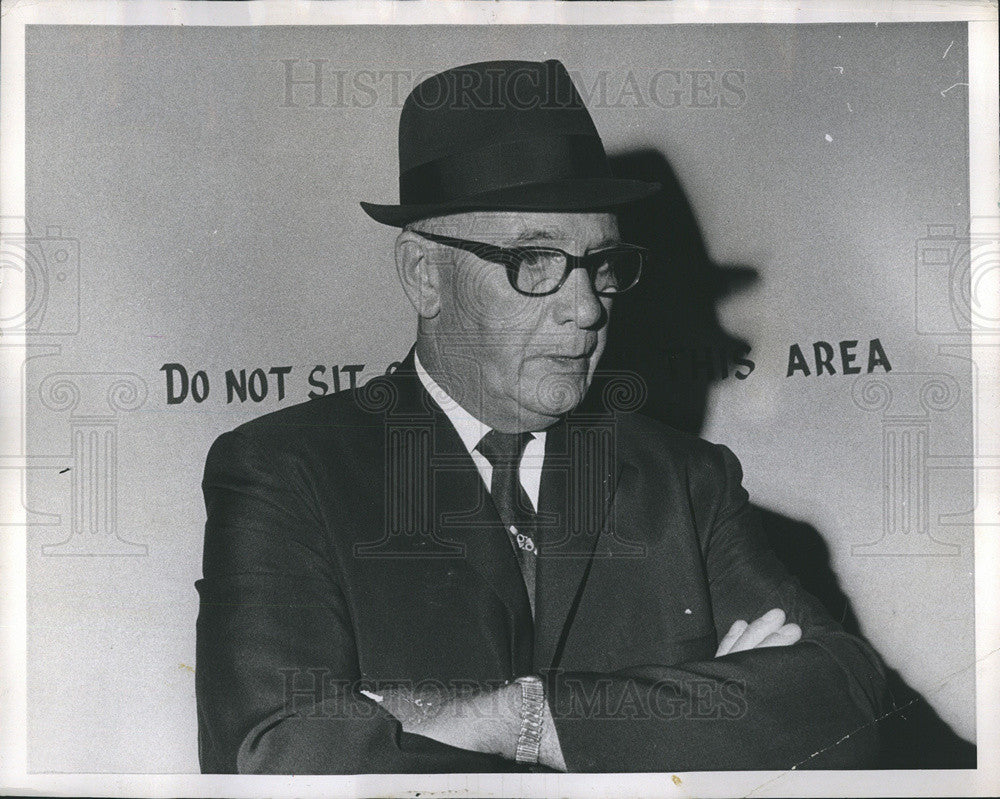 1968 Press Photo Fire Commissioner Robert J Quinn - Historic Images