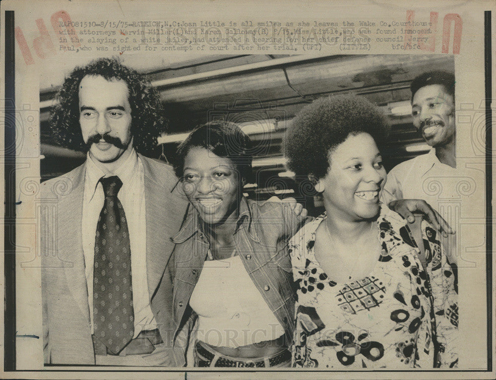 1975 Press Photo Joan Little leaves court after being found not guilty of murder - Historic Images