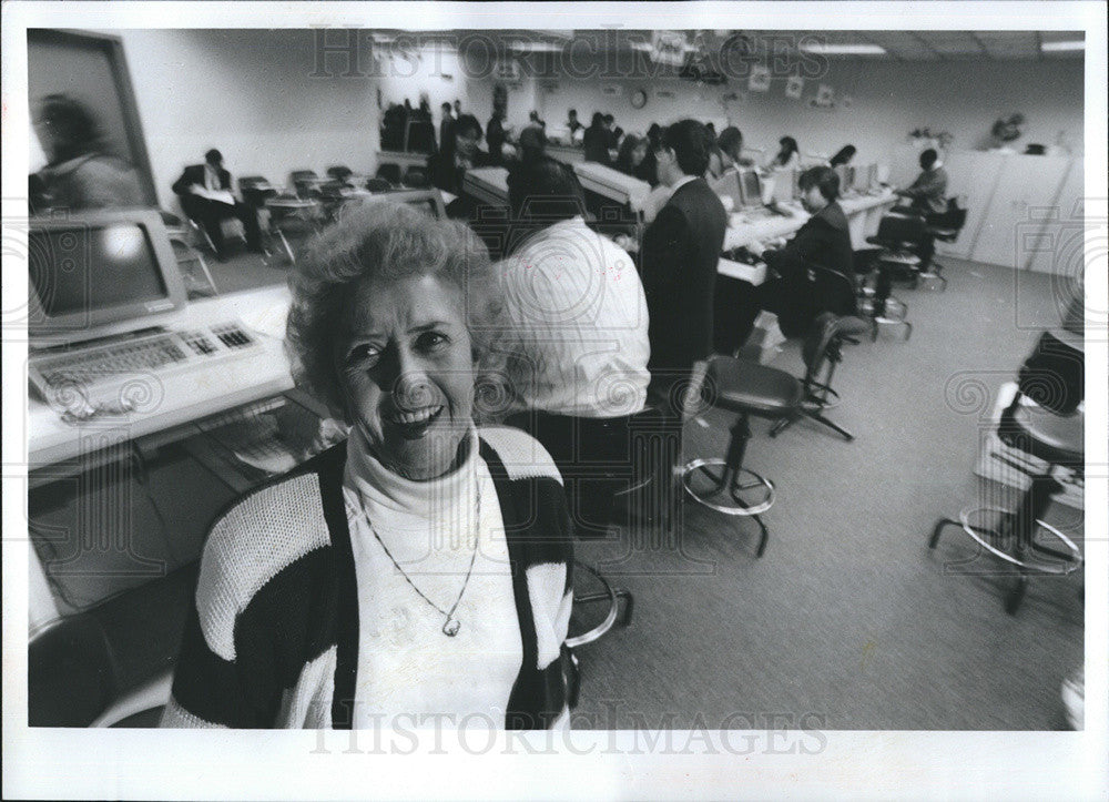 1997 Press Photo Rose Ann Quattrocki, Station Manager of Dept, of Motor Vehicles - Historic Images