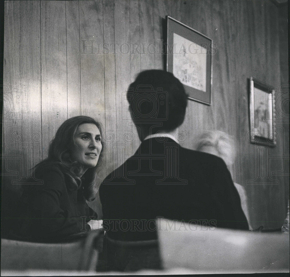 1969 Press Photo Mrs. Rago and Ralph Mills Jr., discuss Poetry Day in Chicago - Historic Images