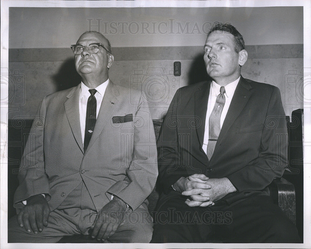 1962 Press Photo Lt Moffat &amp; Corp Ferson Before Grand Jury Chicago - Historic Images