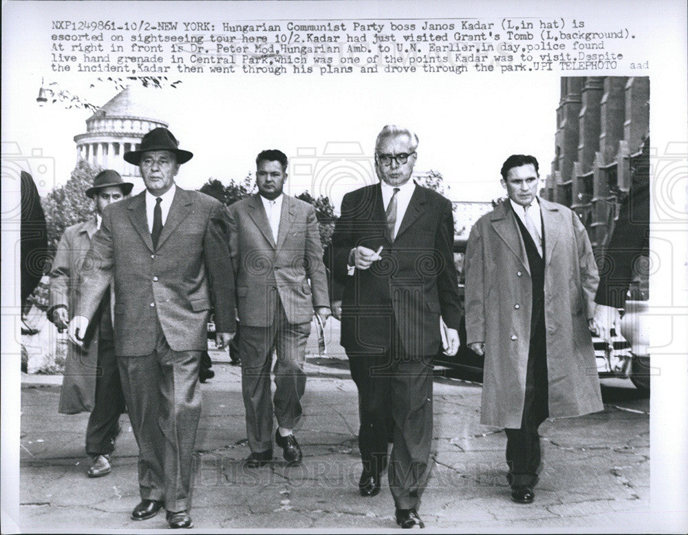 Press Photo Hungarian Communist Leader Kadar Visiting Grant&#39;s Tomb in New York - Historic Images