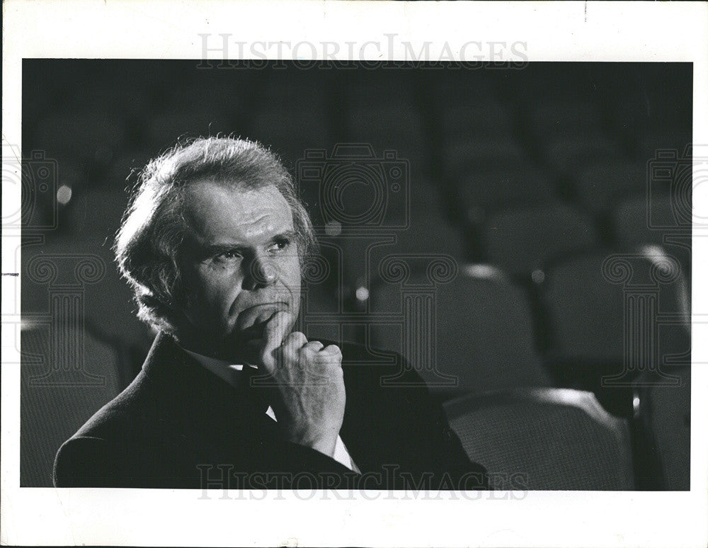 1977 Press Photo Tony Mockus in &quot;George Jean Nathan in Rrevue&quot; by Sidney Eden - Historic Images