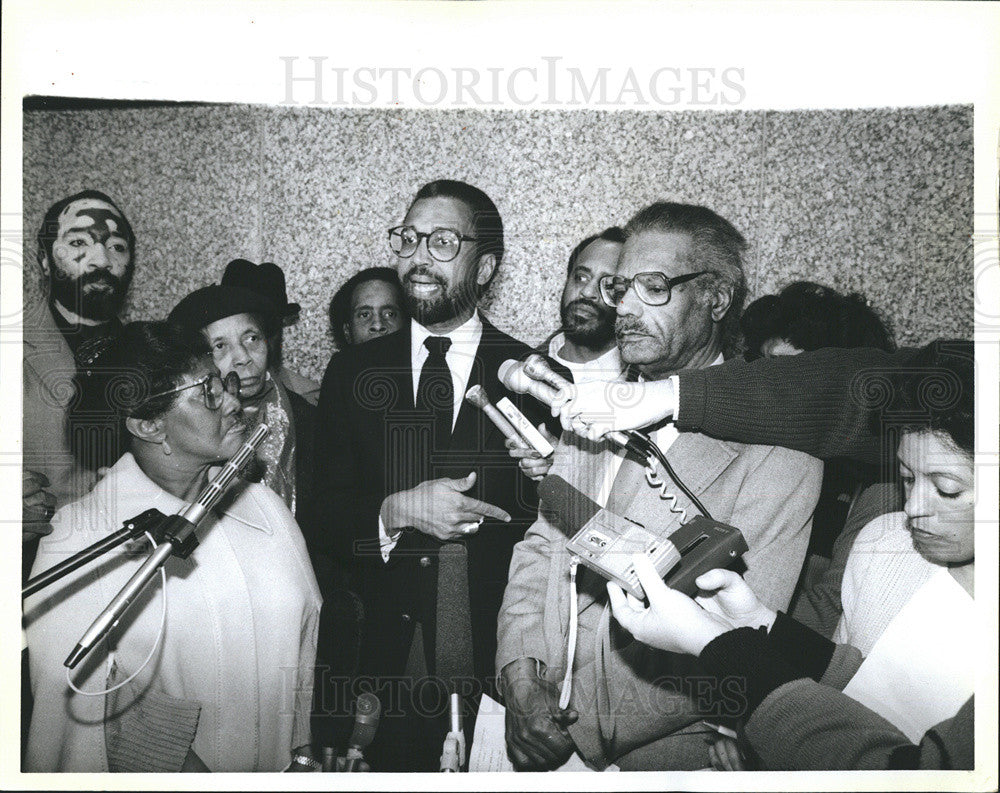 1987 Press Photo Black Activist Lu Palmer, with his Attorney. - Historic Images