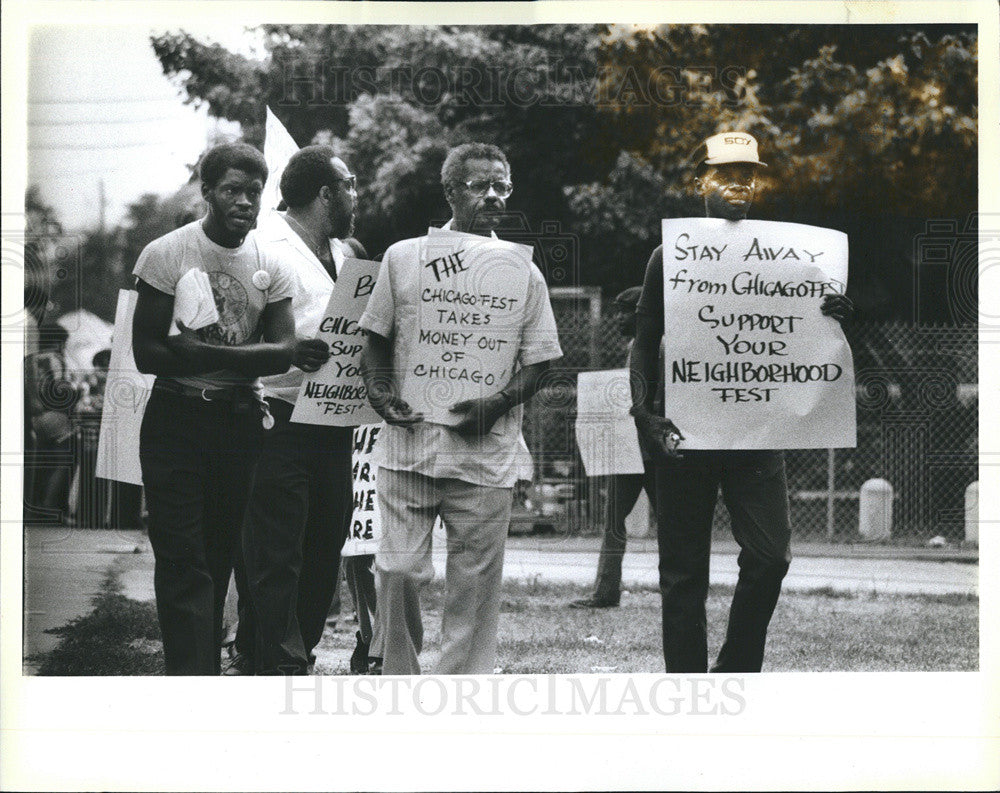 Press Photo Boycotts march at the North side of Soldier Field Chicago. - Historic Images