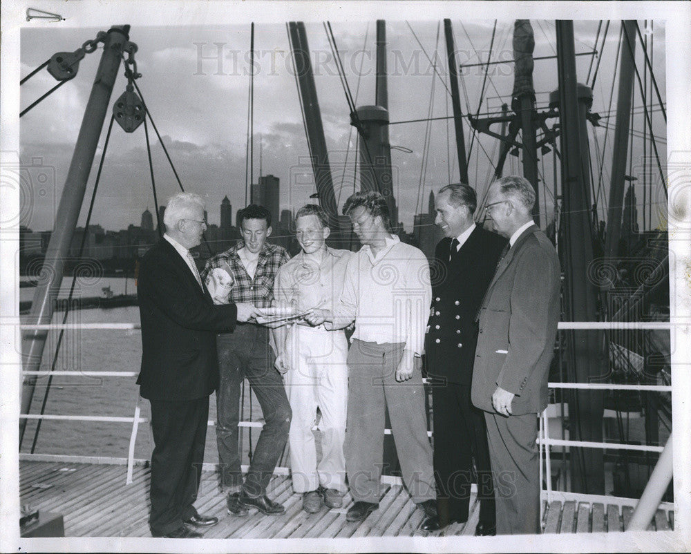 1959 Press Photo Crew of Norwegian Ship Sklensfjord Receiving Papers From Revere - Historic Images