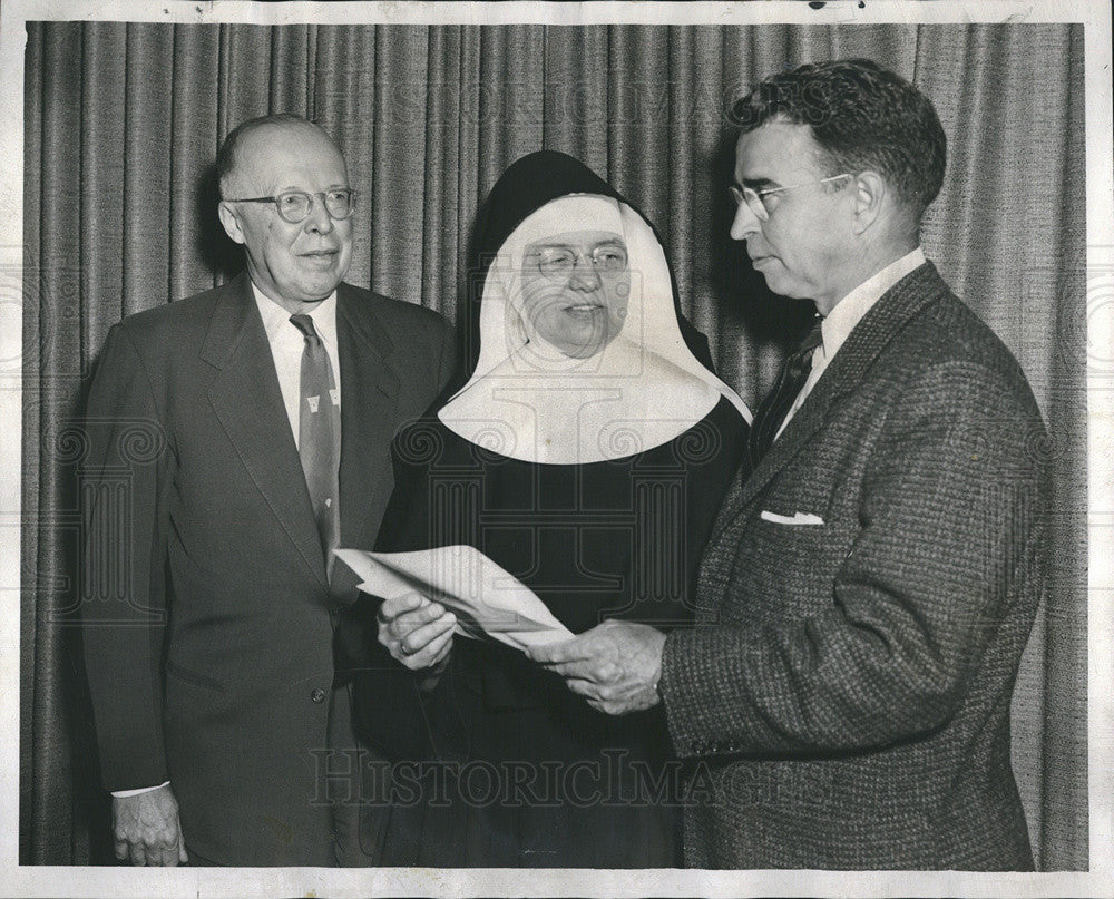 1956 Press Photo Sister Mary Blandine &amp; Senator Marvin Burt - Historic Images