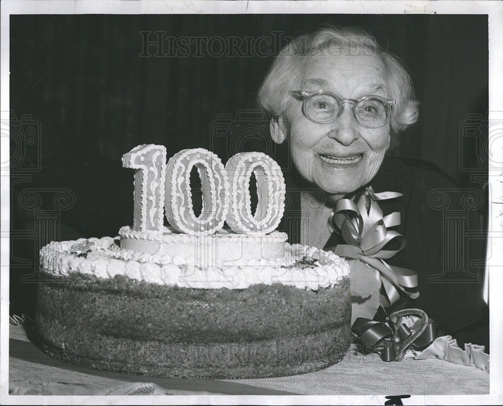 1958 Press Photo Mrs Bella Noot Celebrates 100 Years Old - Historic Images