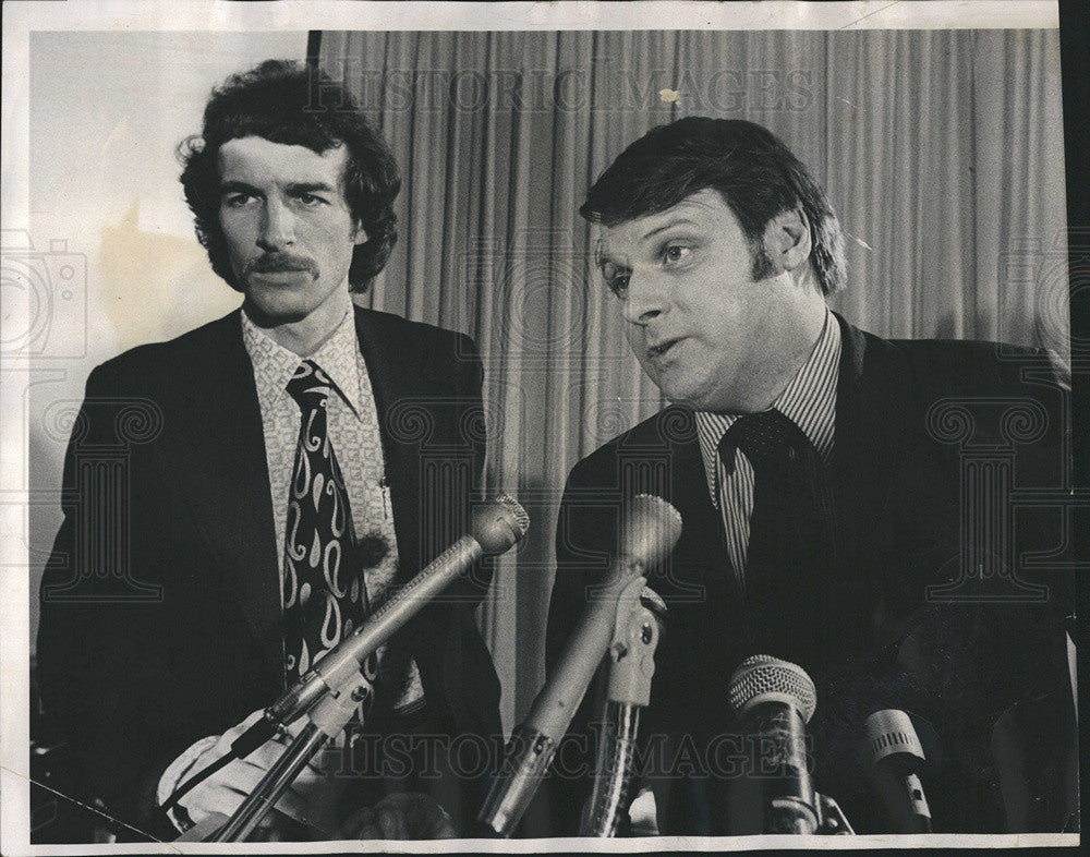 1973 Press Photo Thomas Young And Dr Jerome Miller At child Abuse Press Conf - Historic Images
