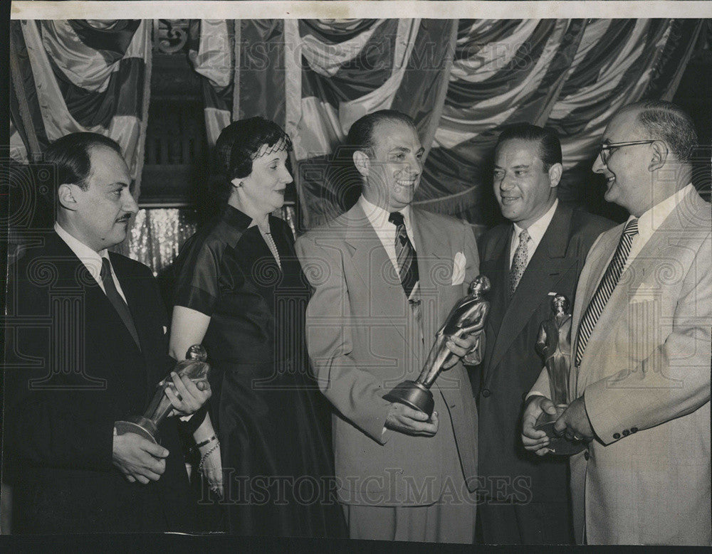 Press Photo People holding their awards - Historic Images