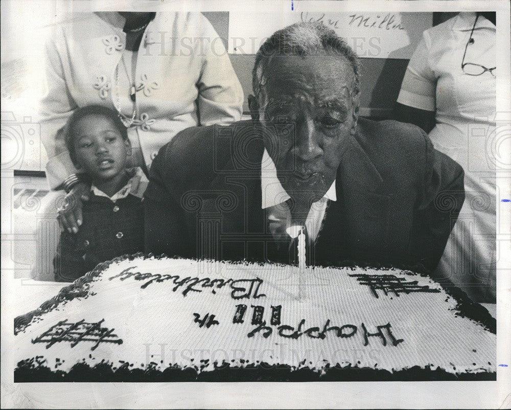 1976 Press Photo Chgo's Oldest John Miller Celebrates 111th Birthday At Hospital - Historic Images