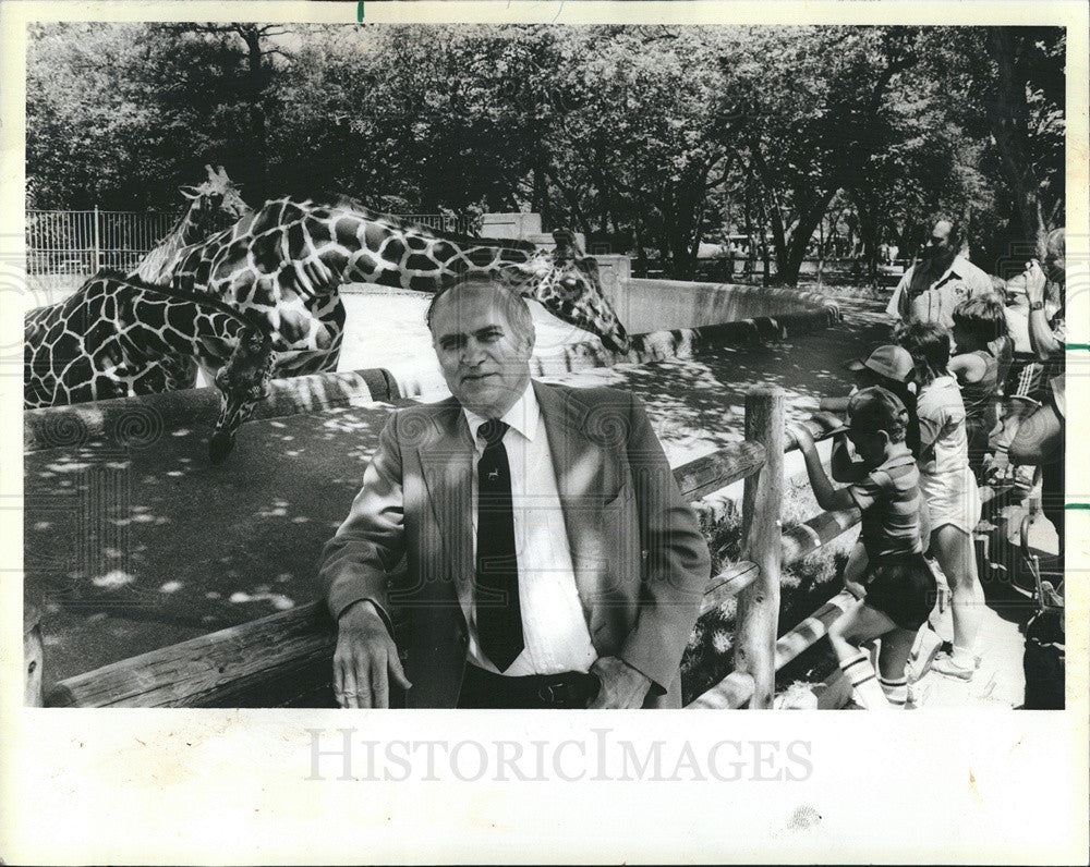 1984 Press Photo Dr. George B. Rabb Director Of Brookfield, Illinois Z ...