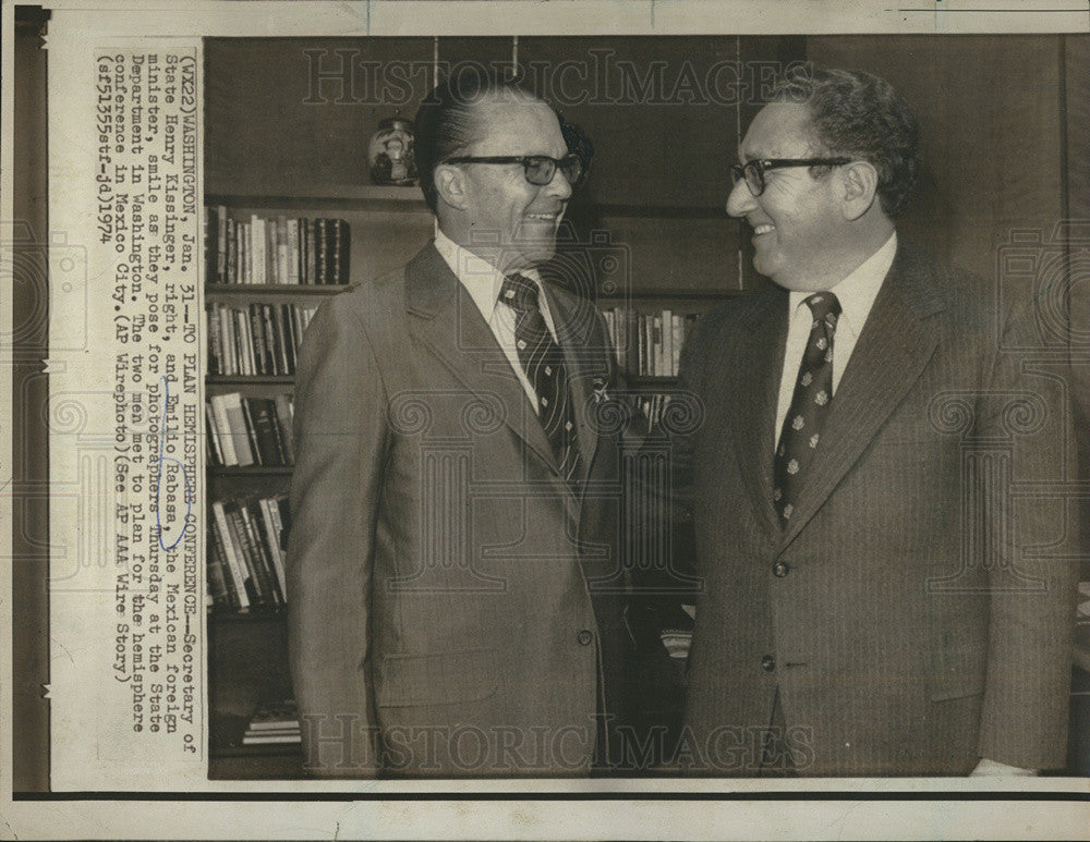 1974 Press Photo Henry Kissinger Emilio Rabasa Plan Hemisphere Conference Mexico - Historic Images