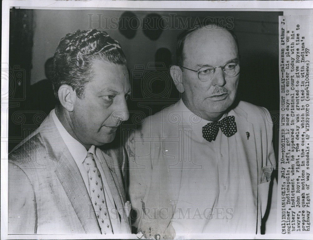 1957 Press Photo Saleman Arthur Mogilner Criminal Court Appearance Bribery - Historic Images