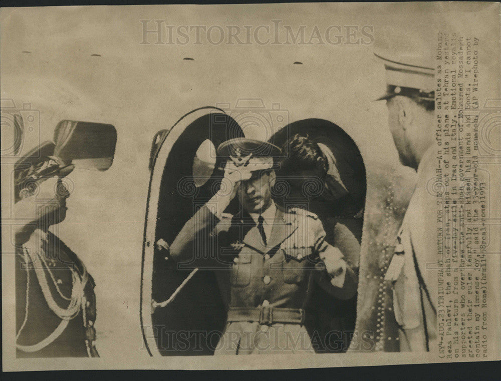 1953 Press Photo Officer Salutes Iranian Shah Tehran Airport Exile Return - Historic Images