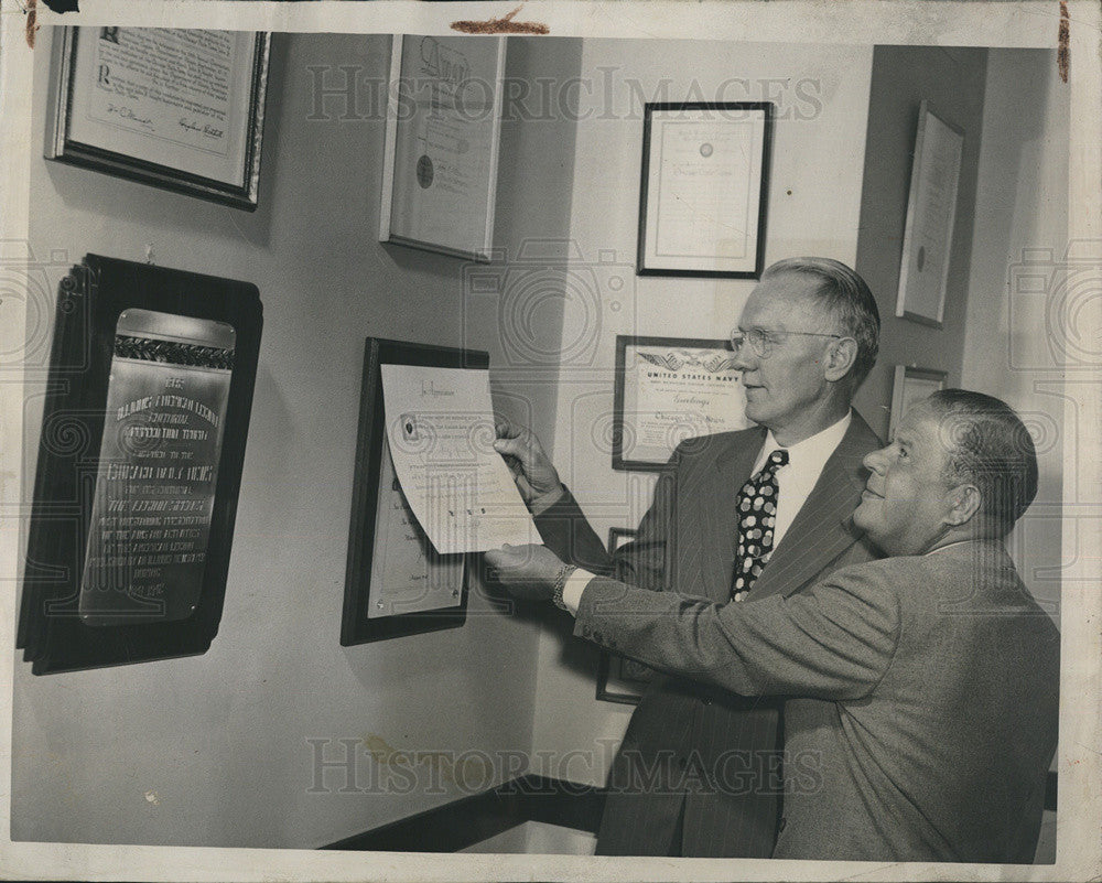 1949 Press Photo Everett Norlander Mgr Editor and Maurice Goldblatt Chicago Hrt - Historic Images