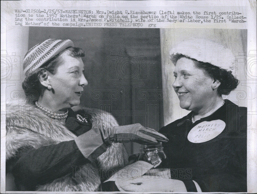 1957 Press Photo Mrs Eisenhower Contributing To Mothers&#39; March On Polio - Historic Images