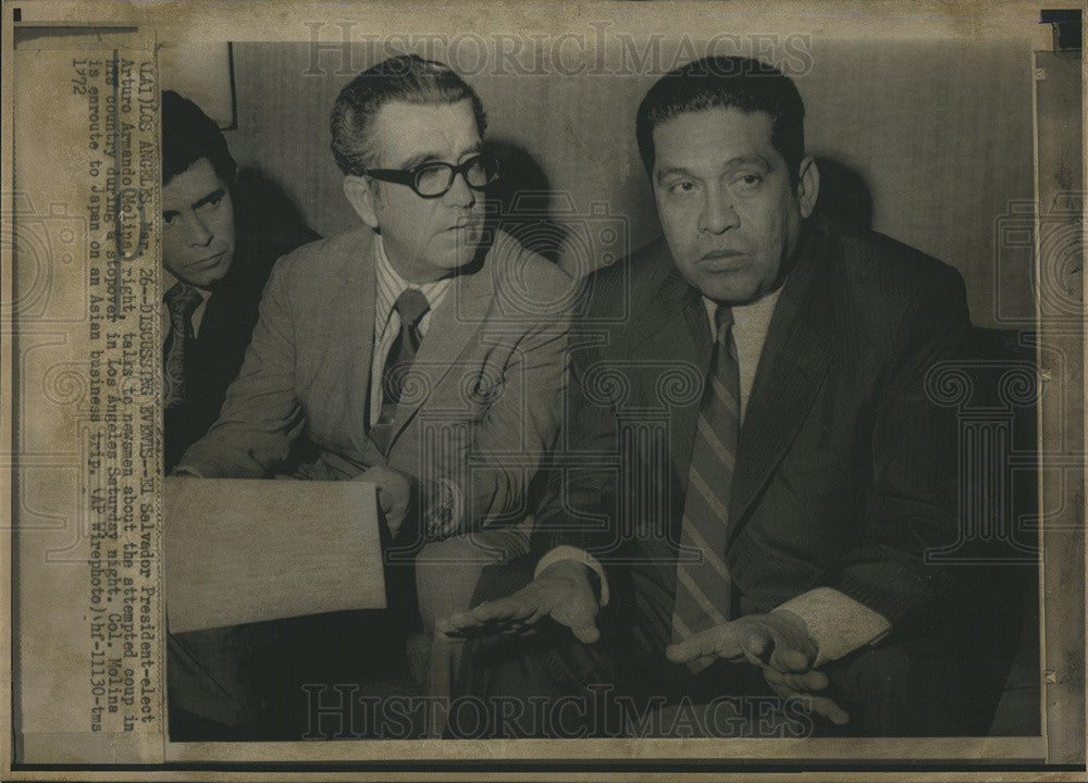 1972 Press Photo El Salvador President Elect Arturo Armando Molina talks to news - Historic Images