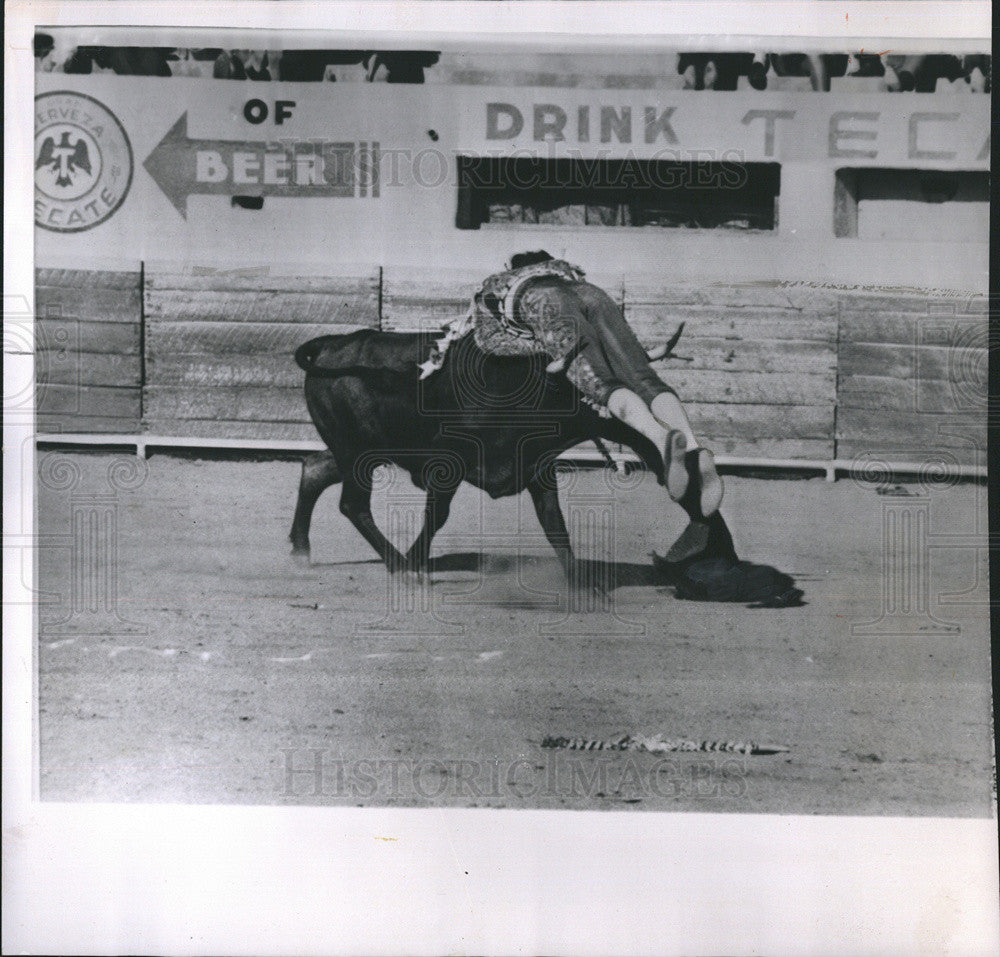 1963 Press Photo American Toreador Jeff Ramsey Bull Nogales Mexico - Historic Images