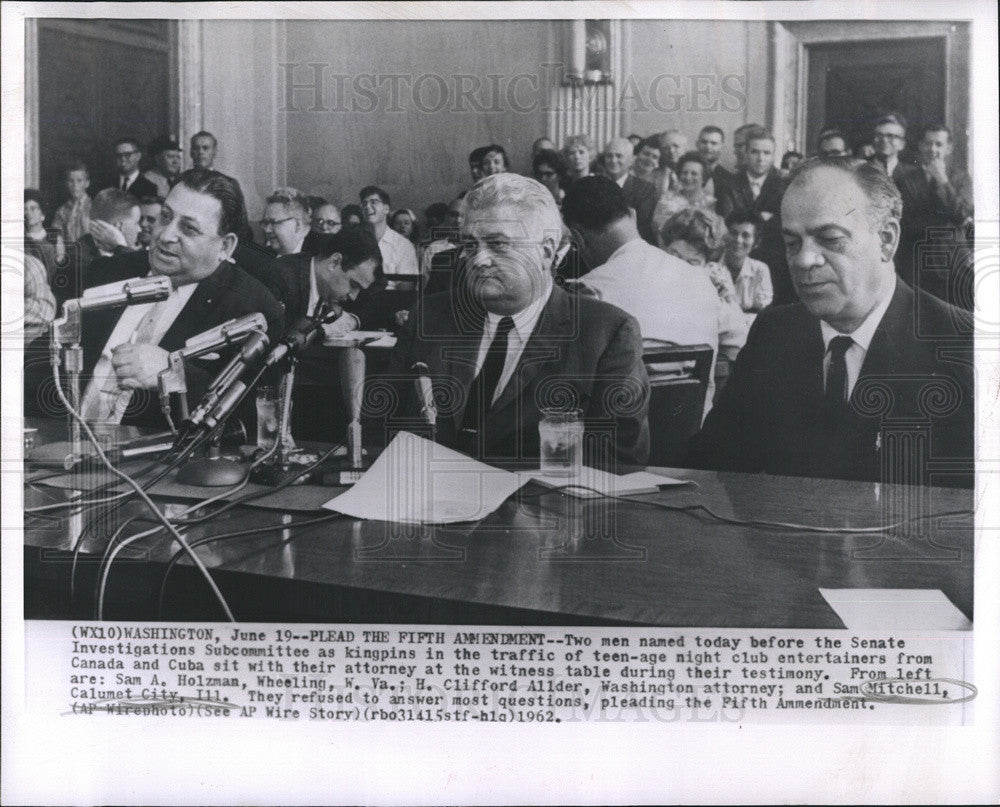 1962 Press Photo Sam Mitchell Sam Holzman Clifford Allder On Trial Plead 5th - Historic Images