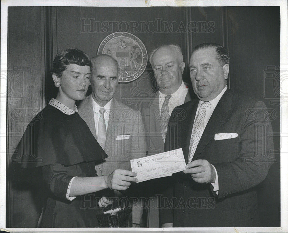 1957 Press Photo Mrs James Mitchell receives a check - Historic Images