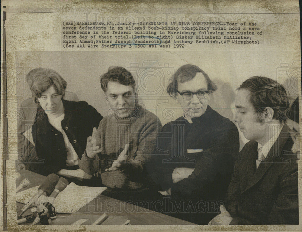 1972 Press Photo News conference for 4 defendants in a bomb-kidnap conspiracy - Historic Images