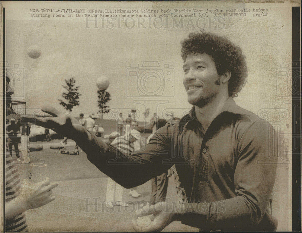 1971 Press Photo Minnesota Vikings Charlie West plays in the Brian Piccolo golf - Historic Images