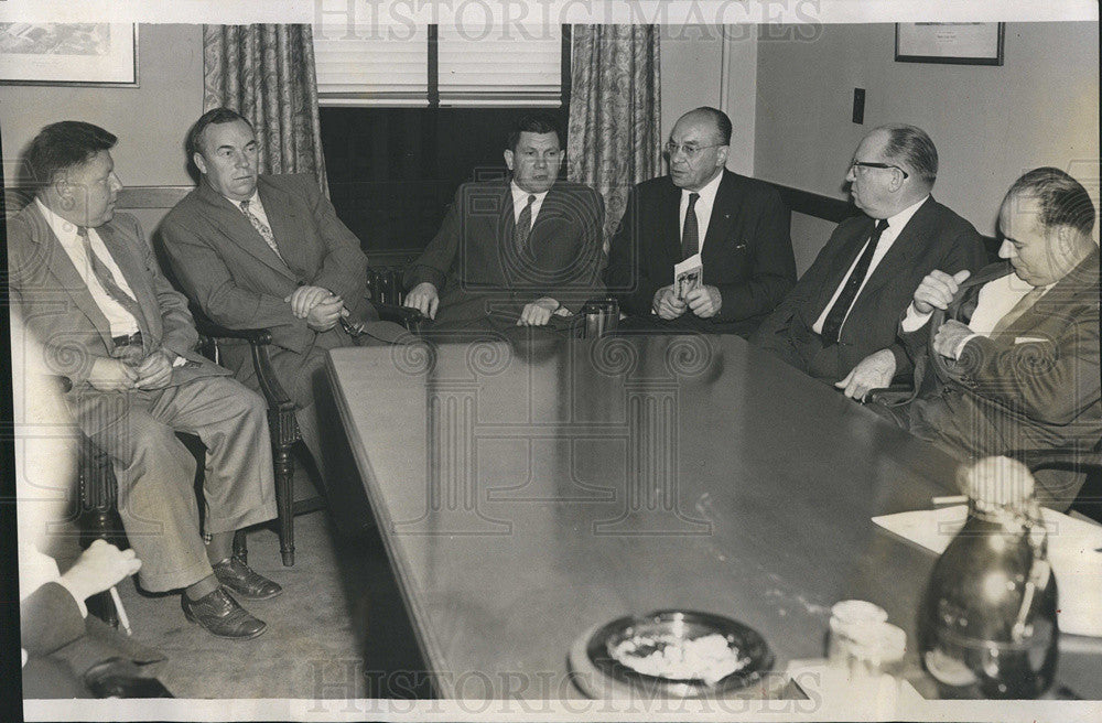 1957 Press Photo Financial Press Conference - Historic Images