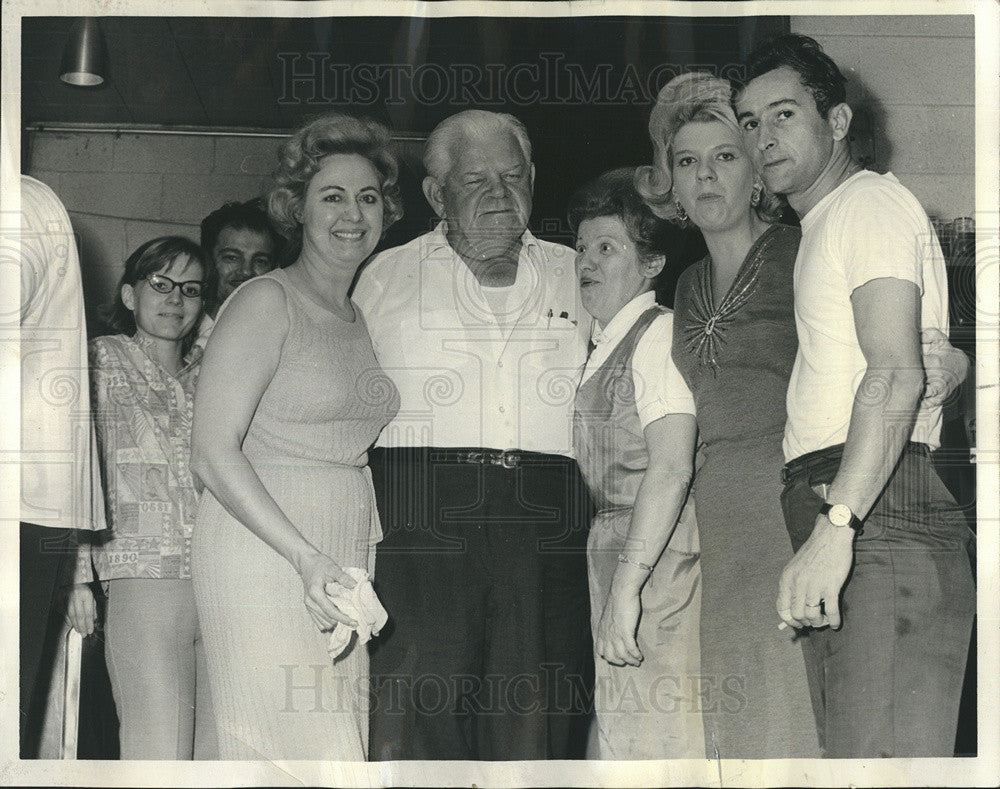 1964 Press Photo Joseph Wilkos and Employe After Bombing of Richard&#39;s Lounge - Historic Images