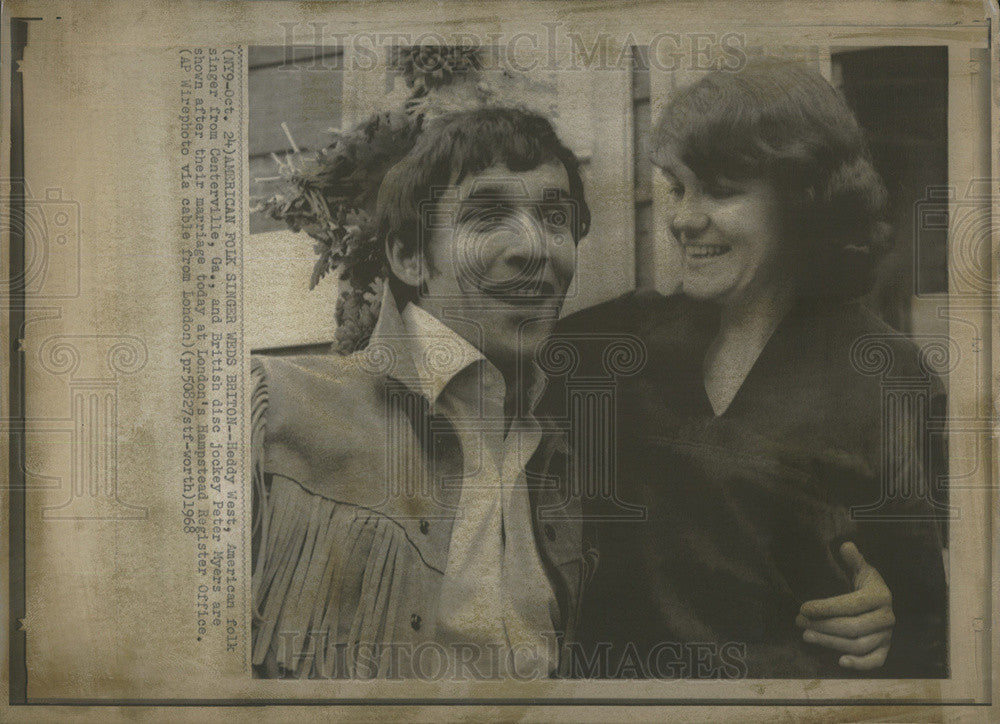 1968 Press Photo Folk Singer Heddy West Marries British Disc Jockey Peter Myers - Historic Images