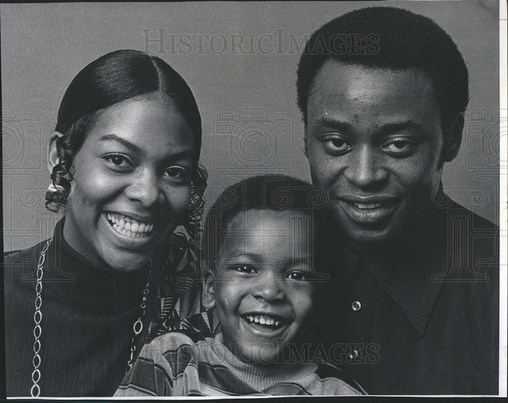 1971 Press Photo Police Officer Lepolia West And Adopted Son Alan Jay West - Historic Images