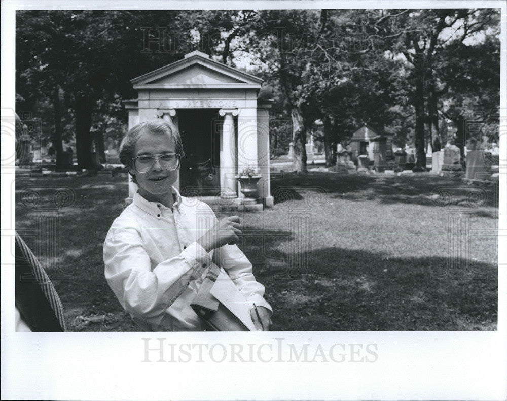 1993 Press Photo Cemetery Historian David Wendell - Historic Images