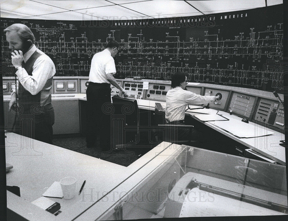 1977 Press Photo C. Lawson R. McGinn B. Quitter Supervise Operation Natural Gas - Historic Images