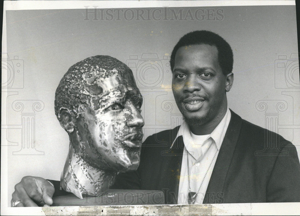 Press Photo Douglas Williams Renowned Sculptor - Historic Images