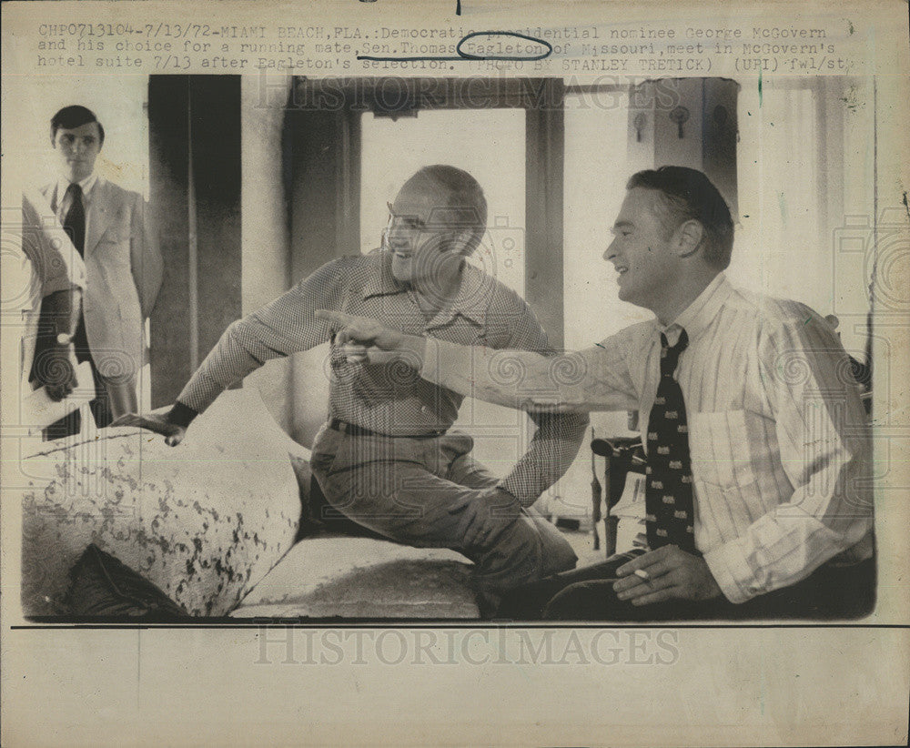 1972 Press Photo Sen. Thomas Eagleton meeting in Mcgoverns hotel suite - Historic Images