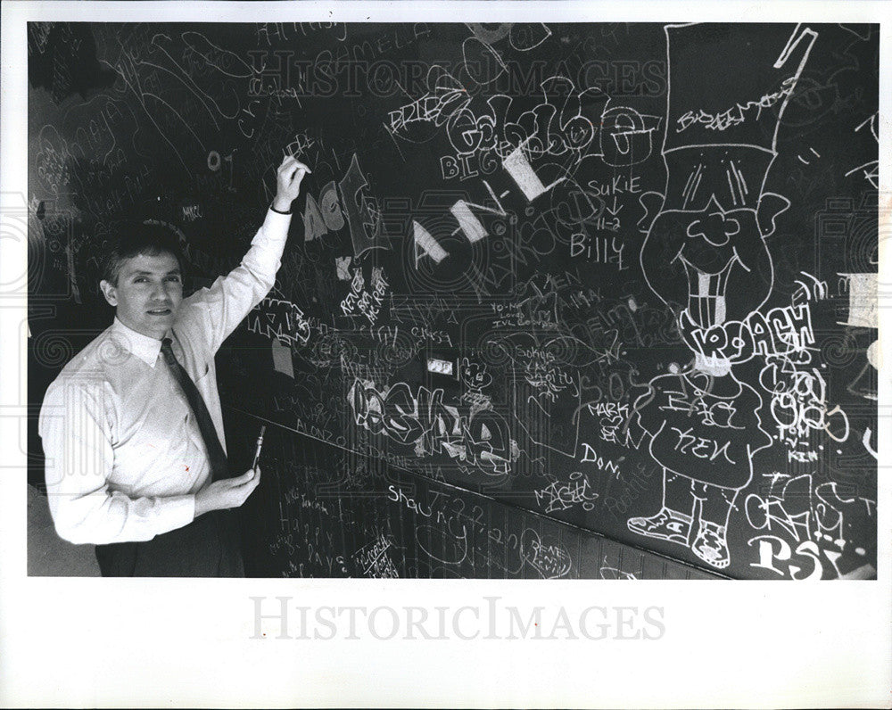 1991 Press Photo Snack shop owned by Sam Eassa off-limits to students at lunch - Historic Images