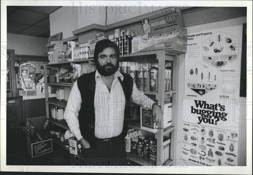 1981 Press Photo James A. easter wom Million lottery in his shop - Historic Images