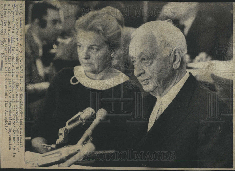 1970 Press Photo Industrialist Cyrus Eaton With Wife Testifying Before Congress - Historic Images